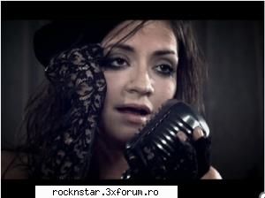 ma rog... toate pozele de la flyleaf... mi-e lene sa le pun pe toate... -_-
si mi-ar lua cam... 20